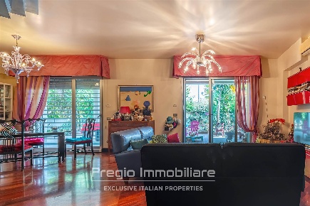 Foto Appartamento in Via Raffaele Bovio, Bari Mungivacca di 200 m²