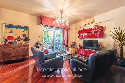 Foto Appartamento in Via Raffaele Bovio, Bari Mungivacca di 200 m²