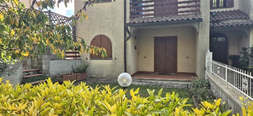 Foto Appartamento a Castel del Piano Centro di 79 m² con 4 locali