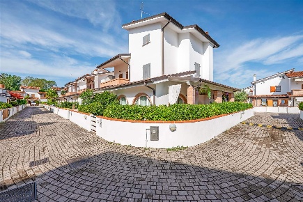 Foto Villa a schiera in Via Gelsomini 5, Eraclea Eraclea Mare di 108 m²
