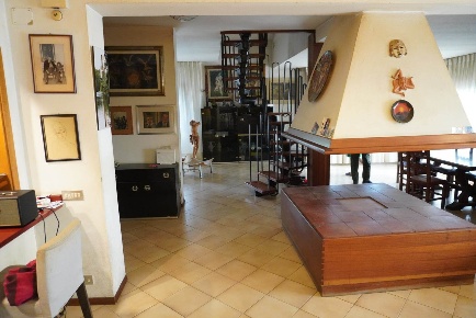 Foto Casa indipendente a Montelupo Fiorentino Centro di 285 m² con 9 locali