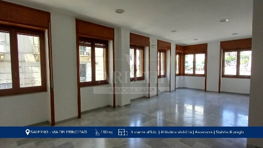Foto Ufficio in via Dei Principati, Salerno Centro di 130 m² con 5 locali
