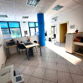 Foto Ufficio in VIA PARMA  SNC, La Spezia Maggiolina di 100 m² con 3 locali