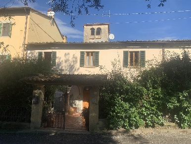 Foto Casa indipendente a Montespertoli Centro di 260 m² con 8 locali