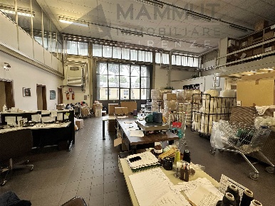 Foto Capannone industriale a Firenze Peretola di 1200 m² con 4 locali