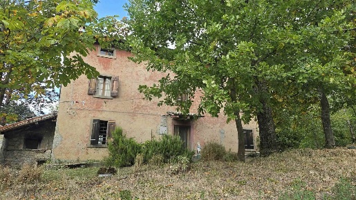 Foto Rustico a Montecreto di 310 m² con 8 locali in vendita