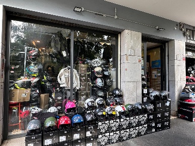 Foto Negozio in Via Marruvio 12-14, Roma San Giovanni di 36 m² con 1 locali