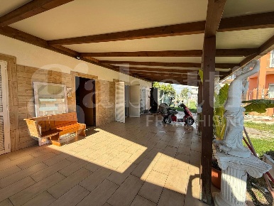 Foto Casa indipendente in Via DELLA CROCE ROSSA 1, Anzio di 198 m²