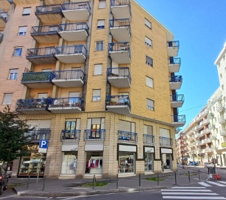 Foto Negozio in Via BIBIANA 110, Torino Borgo Vittoria di 205 m² in affitto