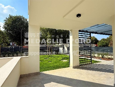 Foto Appartamento in ad.ze via Zanzalose, Castelnuovo Rangone di 204 m²