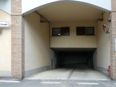 Foto Box in Via Campi, Merate Centro di 19 m² con 1 locali in vendita