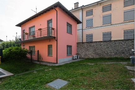 Foto Casa indipendente in VIA ROMA 13, Azzate Centro di 118 m² con 3 locali