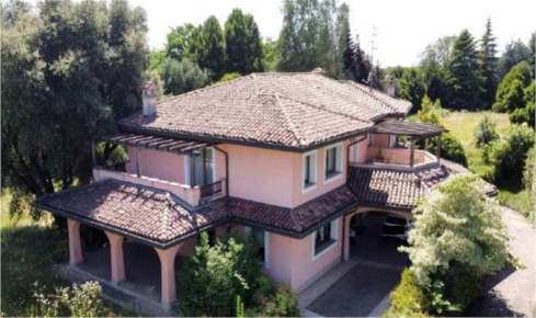 Foto Villa unifamiliare in Via delle Rimembranze, Lomazzo Centro di 737 m²