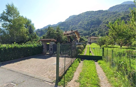 Foto Appartamento in Via Saletti  14, Esine Plemo di 316 m² con 5 locali