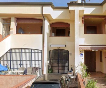 Foto Villa a schiera in Via Mimosa, Comacchio di 62 m² con 4 locali