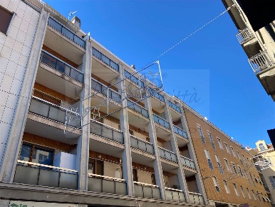 Foto Ufficio in Via Virginio 9, Pinerolo Centro di 120 m² con 4 locali