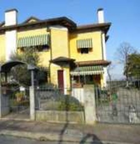 Foto Villa bifamiliare in Via Antonio Pacinotti, Pramaggiore di 152 m²