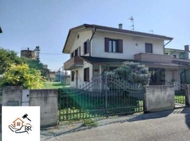 Foto Appartamento in Via Padre Kolbe 87, Merlara Centro di 186 m²