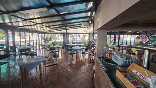 Foto Attività commerciale a Passignano sul Trasimeno di 700 m² con 8 locali