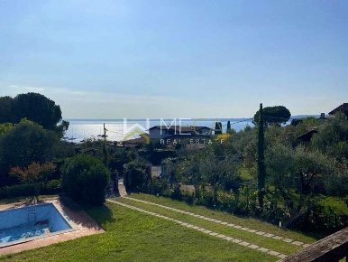 Foto Villa unifamiliare in via del porto, Moniga del Garda di 350 m²