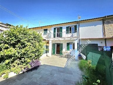 Foto Villa a schiera a Massa Centro di 75 m² con 4 locali in vendita