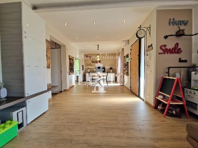 Foto Villa unifamiliare a Campi Bisenzio San Donnino di 243 m² in vendita