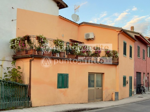 casa indipendente in vendita a Lucca in zona zona San Marco