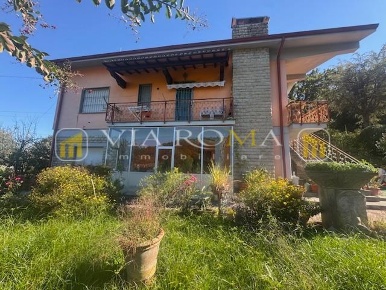 Foto Casa indipendente a Capannori Massa Macinaia - San Leonardo di 150 m²
