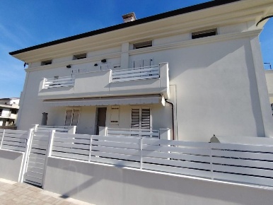 Foto Appartamento a Carrara Marina di Carrara di 110 m² con 3 locali
