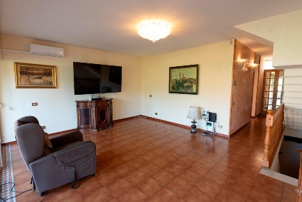 Foto Villa a schiera a Luni Ortonovo di 160 m² con 7 locali in vendita