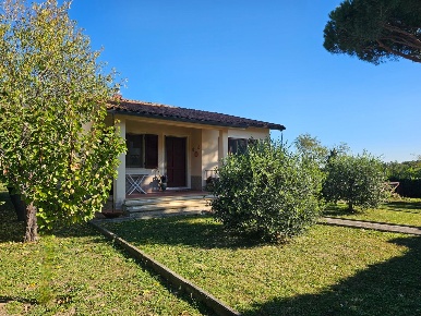 Foto Villa unifamiliare a Crespina Lorenzana Tremoleto di 115 m² in vendita
