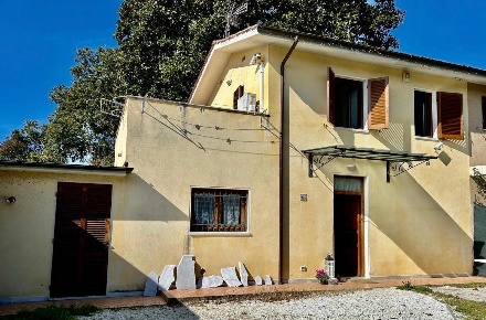 Foto Villa bifamiliare a Pietrasanta di 100 m² con 3 locali in vendita