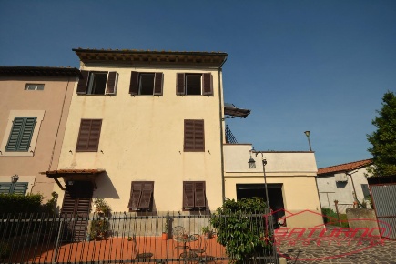Foto Appartamento a Lucca Mugnano di 100 m² con 5 locali in vendita