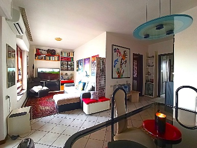 Foto Appartamento a Oristano Centro di 90 m² con 3 locali in vendita