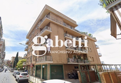 Foto Negozio in FRANCESCO BULGARINI, Tivoli Tivoli Alta di 66 m² in vendita