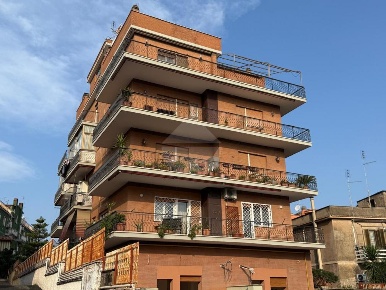Foto Appartamento in Via Antonio Pane, Roma di 75 m² con 3 locali