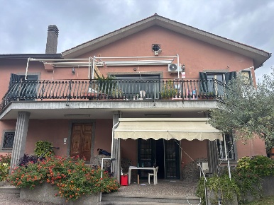 Foto Appartamento in via Francesco Consoli, Grottaferrata Centro di 100 m²