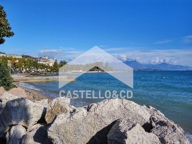 Foto Appartamento in via Rimembranze, Desenzano del Garda Desenzanino