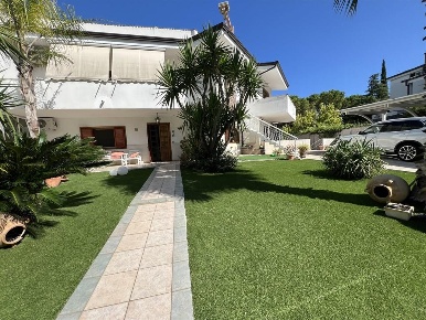 Foto Villa unifamiliare in Corso Alcide De Gasperi, Bari Poggiofranco