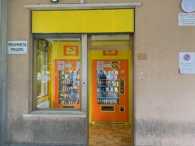 Foto Attività commerciale a Vaprio d'Adda di 12 m² in vendita