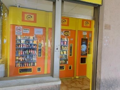 Foto Attività commerciale a Vaprio d'Adda di 12 m² in vendita