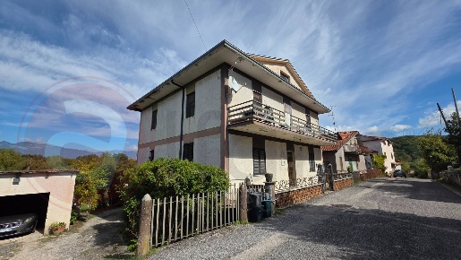 Foto Villa singola in Via Cafenna, Fontana Liri di 343 m² con 15 locali