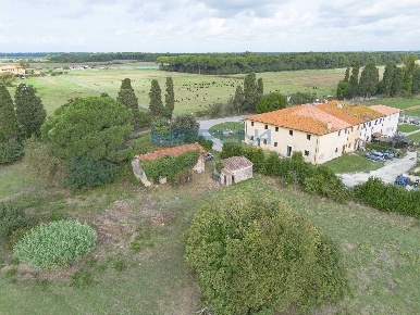 Foto Rustico in Via della Lavoria, Pisa Coltano - Le Rene di 570 m²