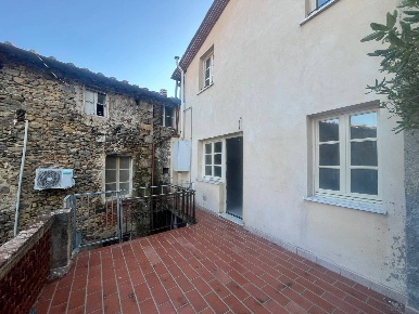 Foto Casa indipendente in via Marianini, Buti Centro di 210 m² con 7 locali