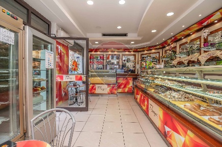 Foto Bar in Via Rosolini 9, Siracusa Santa Panagia - Teracati di 175 m²