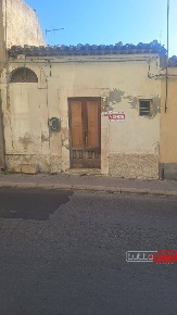 Foto Casa indipendente in C.so Umberto, Scicli con 4 locali in vendita