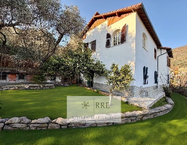 Foto Casa indipendente in via Don Luigi Orengo, Imperia di 260 m²