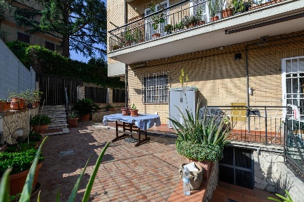 Foto Appartamento in via Nomentana, Mentana Centro di 167 m² con 5 locali