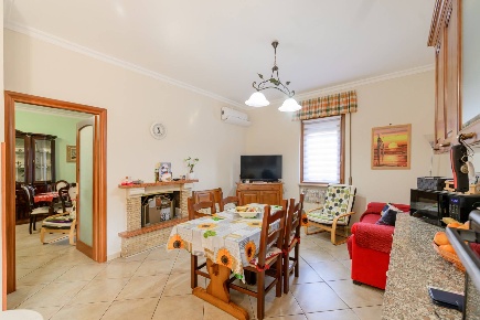 Foto Appartamento in via Nomentana, Mentana Centro di 167 m² con 5 locali