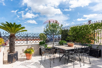 Foto Appartamento in via Domenico Cirillo, Napoli Tribunali di 108 m²